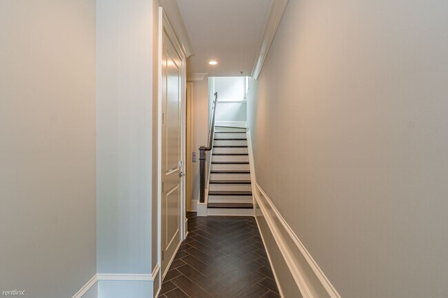 Building Photo - 4 br, 4.5 bath Townhome - 749 Lenox Lane