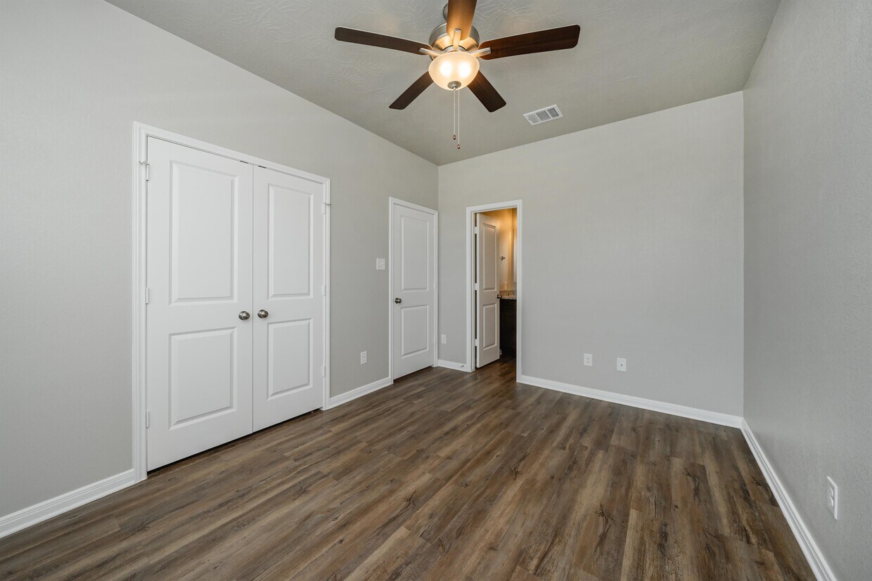 2025 Vintage Farms Wy, Brenham, TX 77833 Townhome Rentals in Brenham