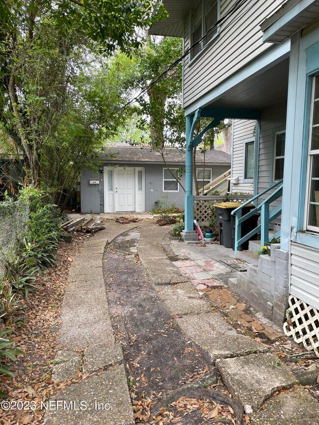 Building Photo - 1604 Cherry St