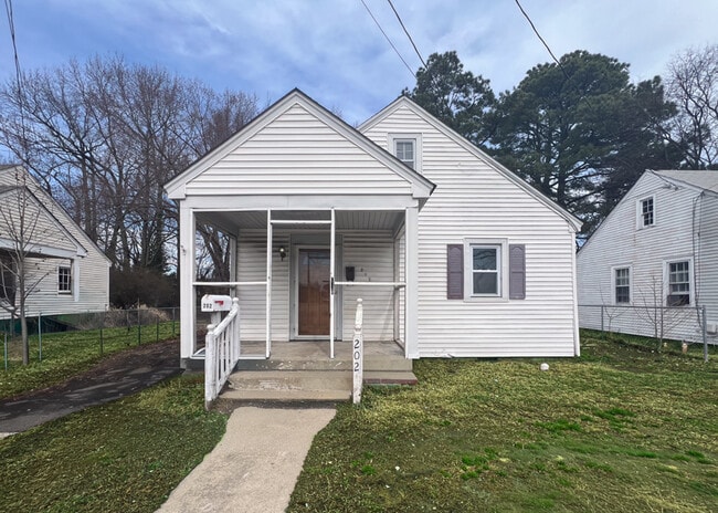 Building Photo - 202 E Westover Ave