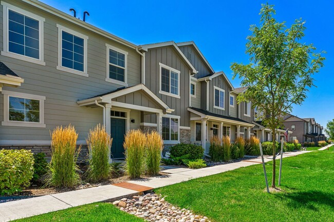 Building Photo - Modern Townhome in Commerce City!