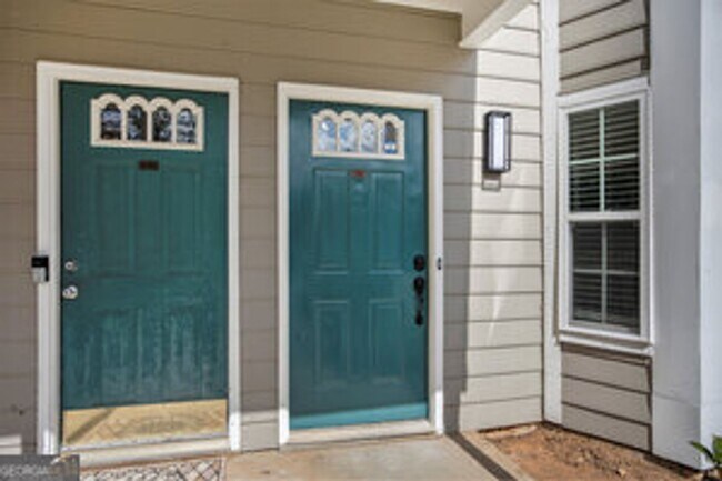 Foto del edificio - Like New! 2 bedroom 2 bathroom end unit condo! Must see!