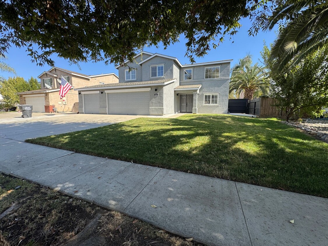 Foto principal - Lovely Home for rent in Visalia, Ca