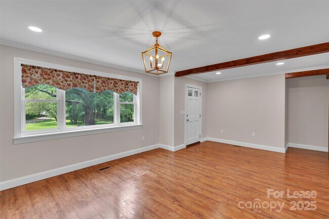 Foto del edificio - 1755 Simplicity Rd
