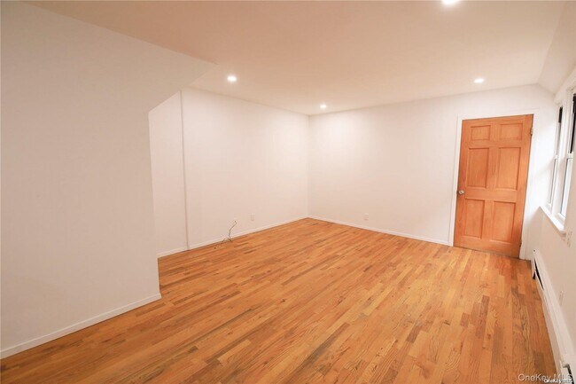Foto del edificio - 750 E Broadway