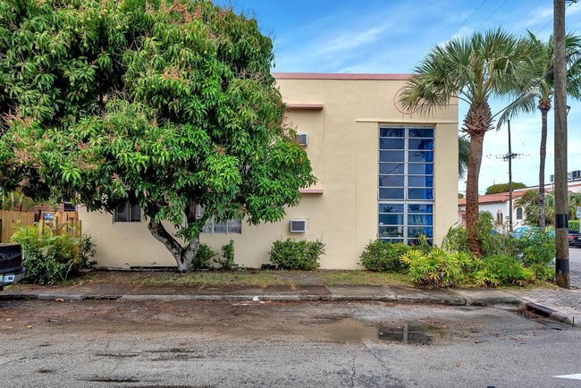 Building Photo - 101 Lucerne Ave