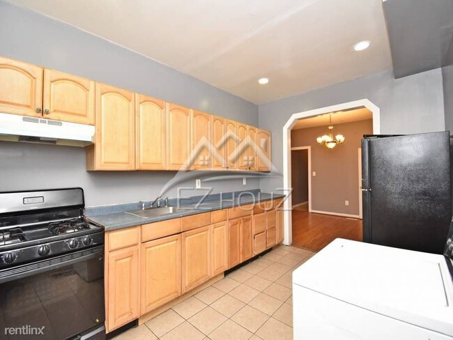 Building Photo - 3 br, 1 bath House - 2144 Hollins Street