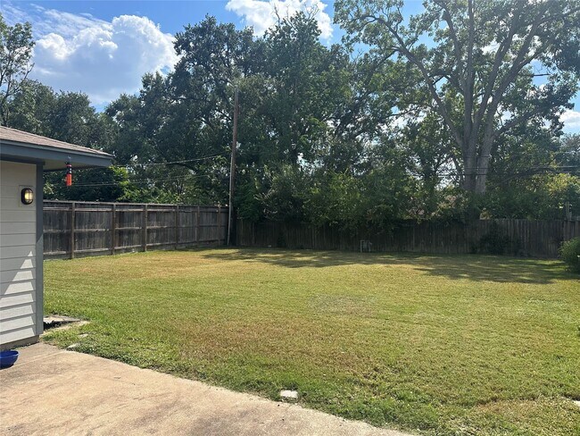 Foto del edificio - 5417 De Milo Dr