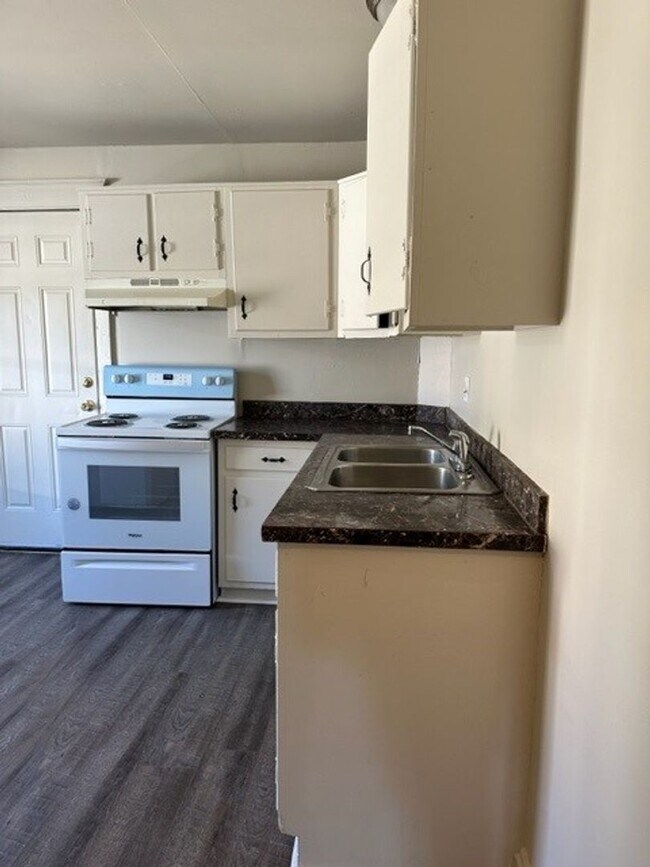 Building Photo - 408 Radnor St