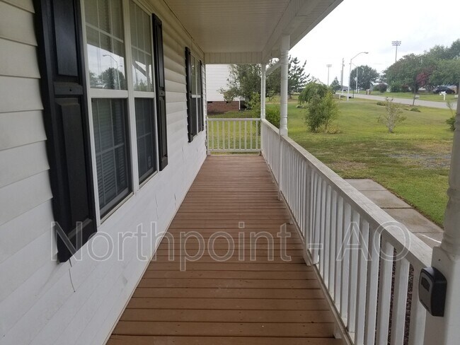 Building Photo - 112 Arthur Dr