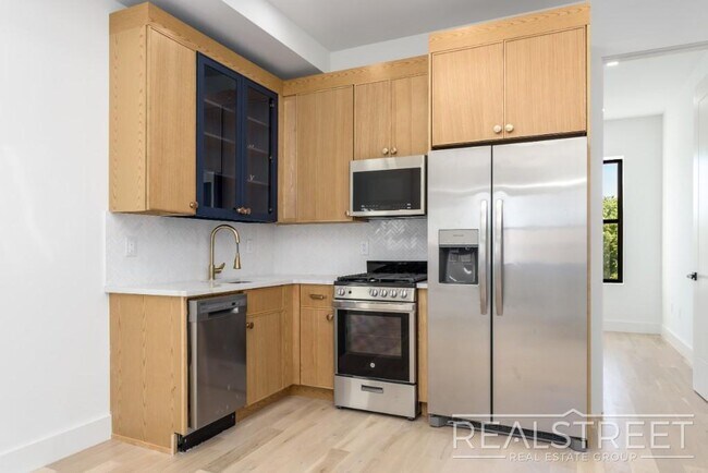 Foto del edificio - Stunning Brand New 2 Bed 2 Bath + PRIVATE ...