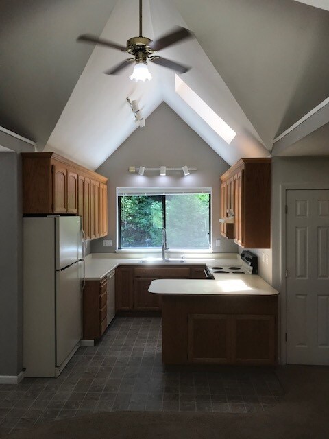 Building Photo - 24519 Highland Way
