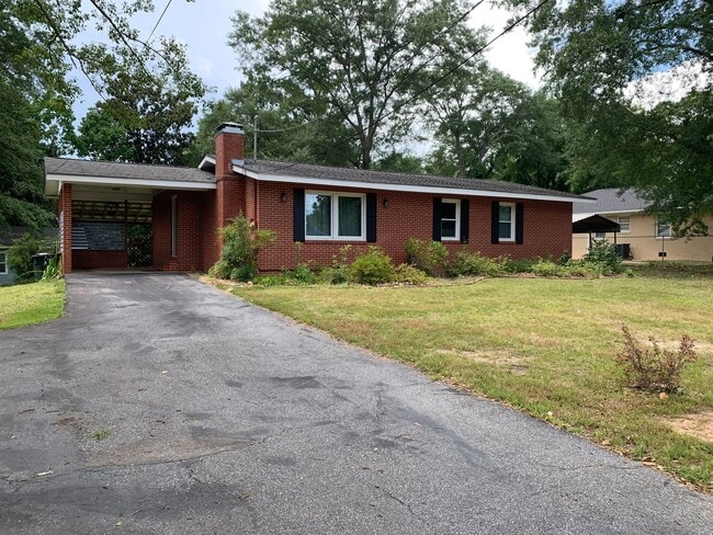Building Photo - Super Cute One Level Home Across from New ...