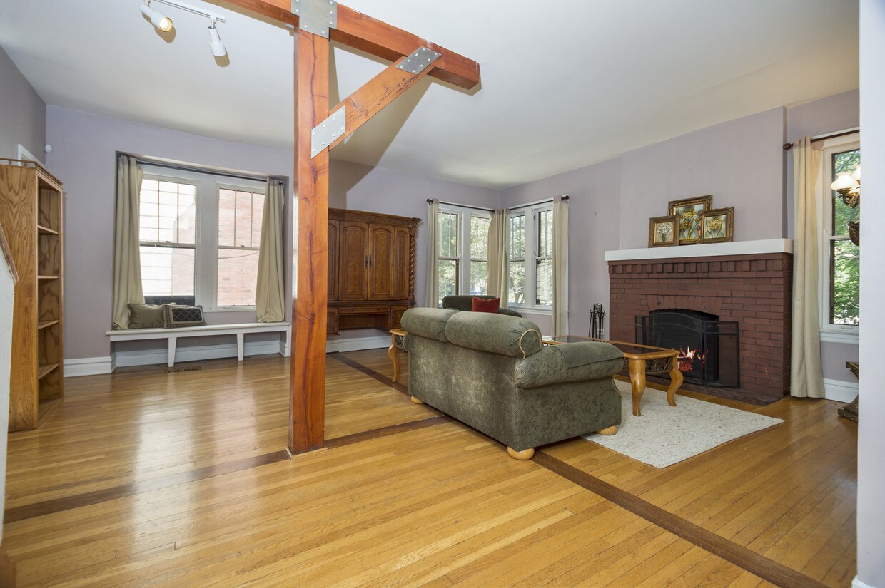 Foto principal - 822 Forest Ave