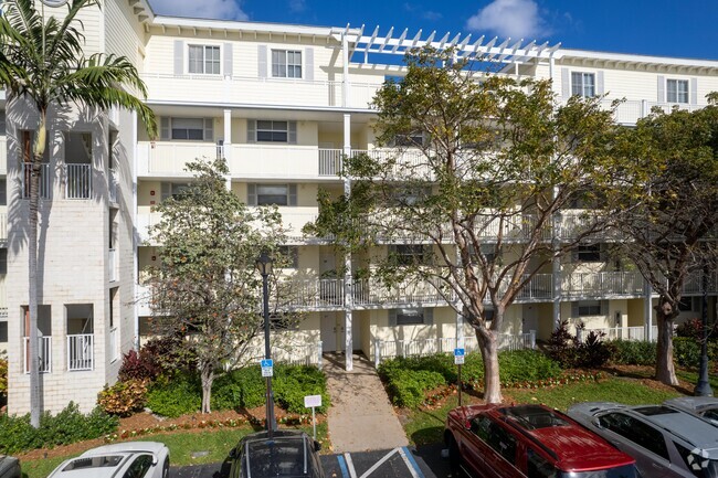 Building Photo - Ocean Club at Deerfield Beach