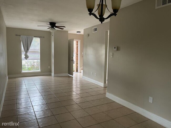 Building Photo - 2 br, 1.5 bath Townhome - 629 Joe Farris