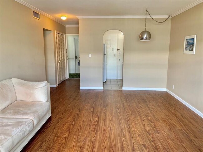 Foto del edificio - 1851 NE 62nd St