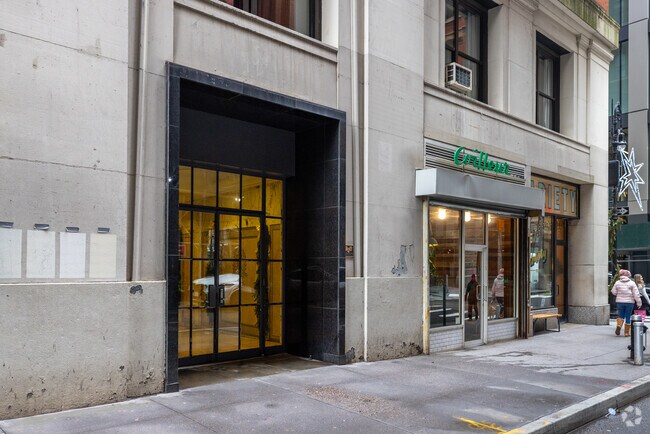 Building Photo - 140 Nassau St