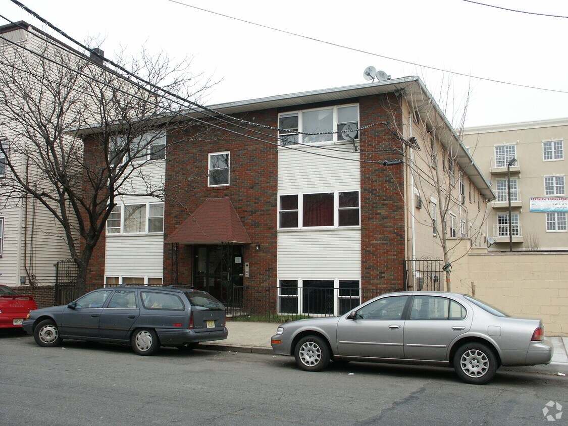 Building Photo - 206 Malvern St