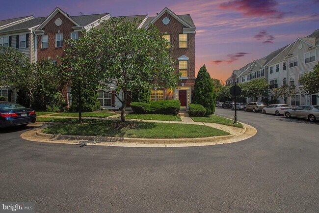 Foto del edificio - 100 Meadows Ln