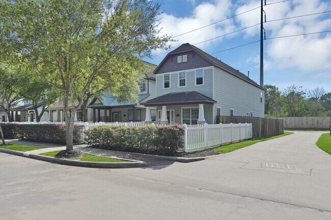 Foto del edificio - 4631 Trembling Forest Ln