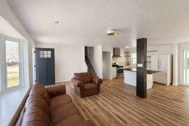 Photo - 107 Arlen St House