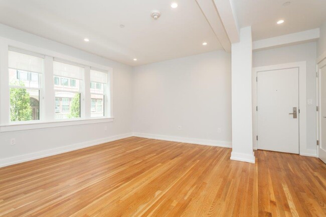 Building Photo - 20 Forest St