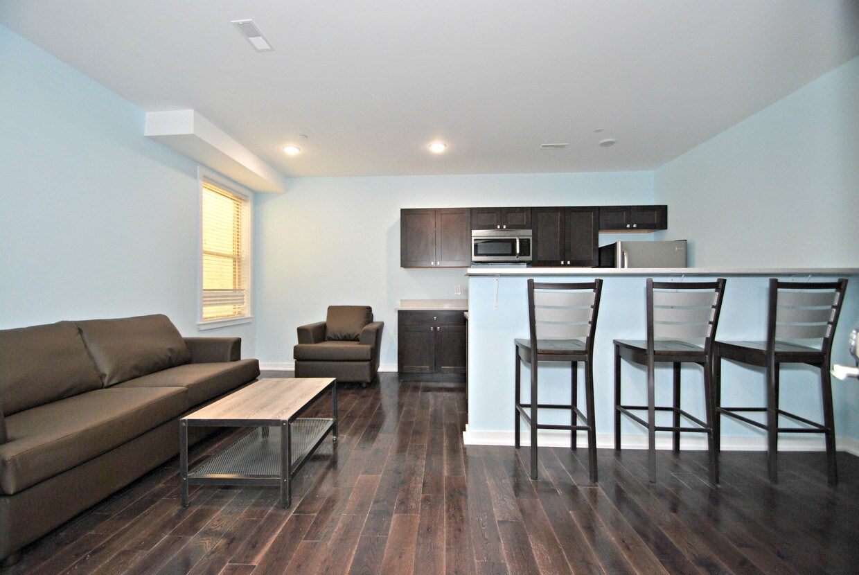 Primary Photo - 1527-1535 W Seybert St