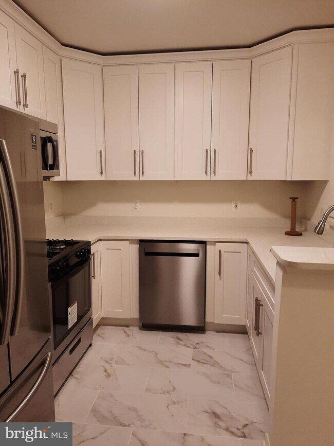 Foto del edificio - 7011 Falls Reach Dr
