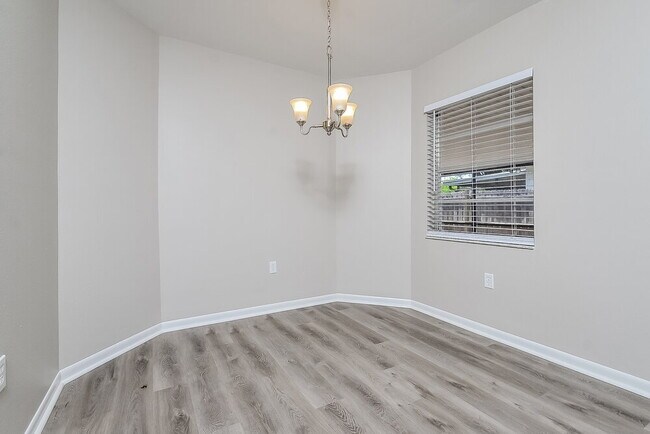 Foto del edificio - 6013 Crickethollow Dr