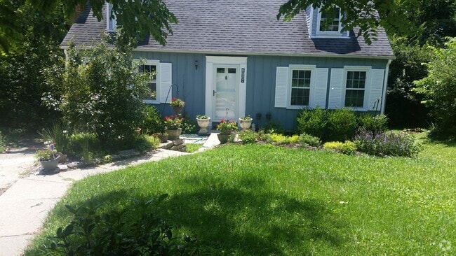 Charming and Quiet - 937 Silvoor Ln
