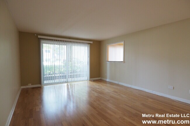 Foto del edificio - 8630 Ferris Ave