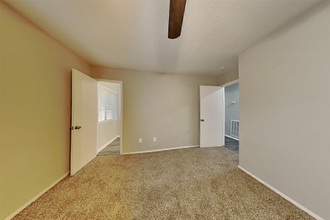 Foto del edificio - 26 Pinewood Forest Ct