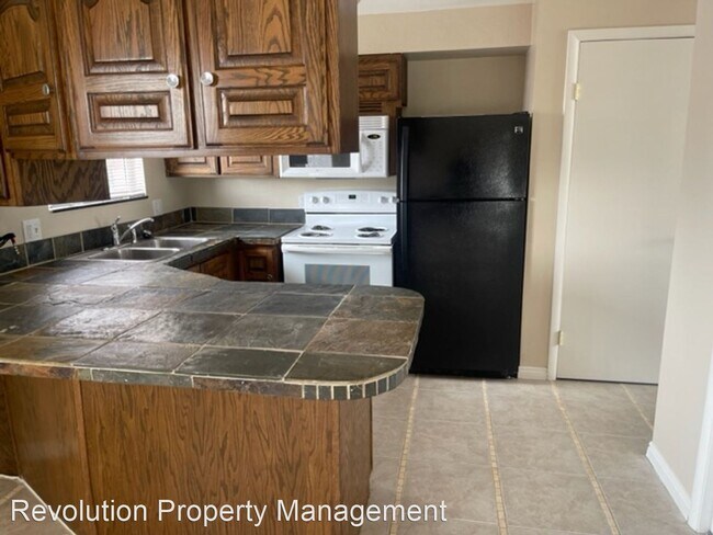 Building Photo - 4 br, 3 bath House - 1085 Custer Ave