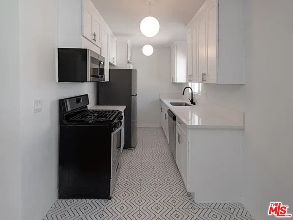 Primary Photo - 2759 Redondo Blvd