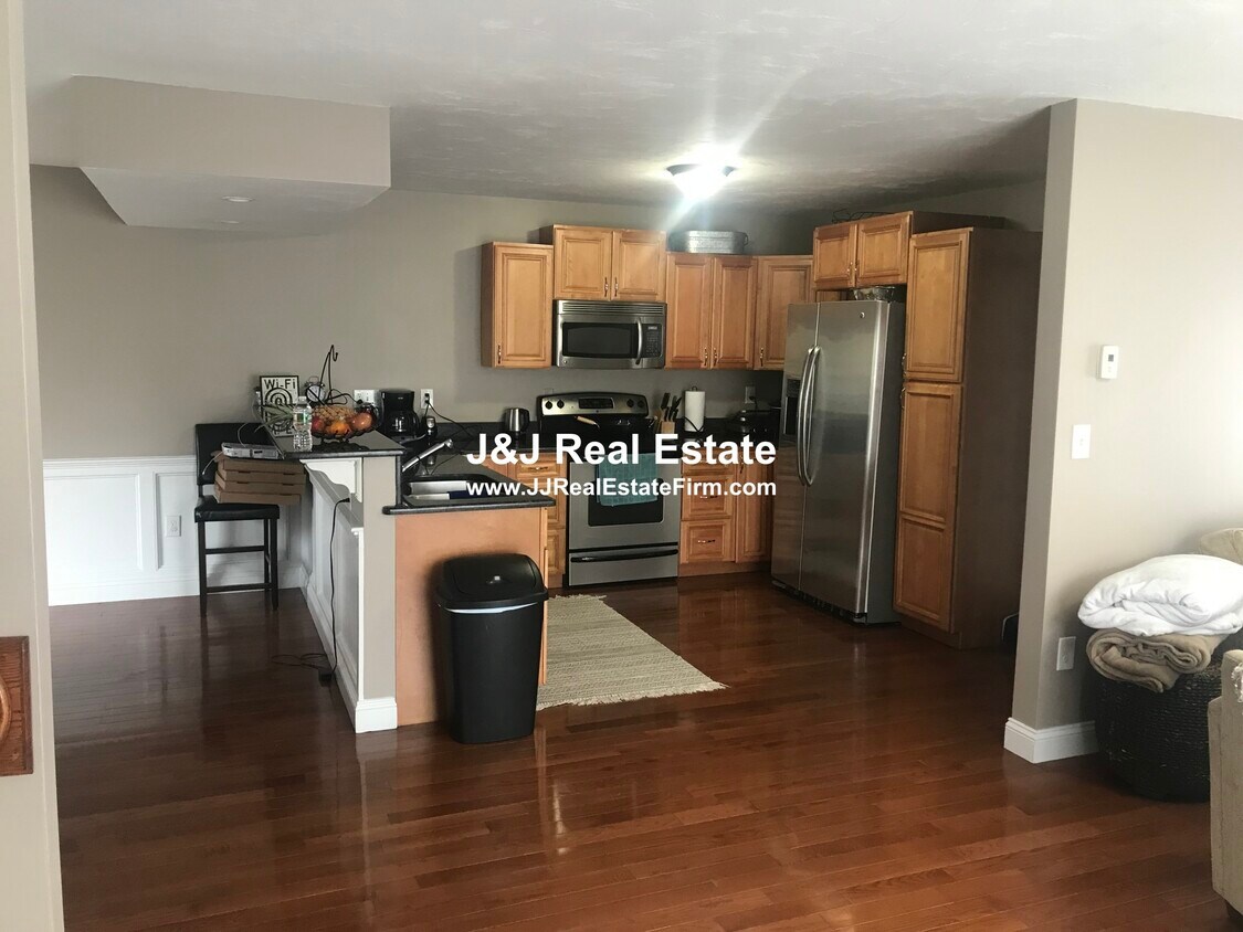 11 Renfrew St Worcester Ma Townhouse For Rent In Worcester Ma Apartments Com