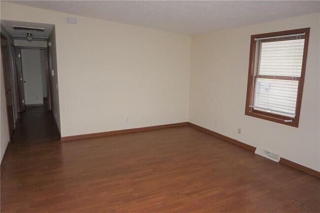 Building Photo - 3925 Ireland Dr