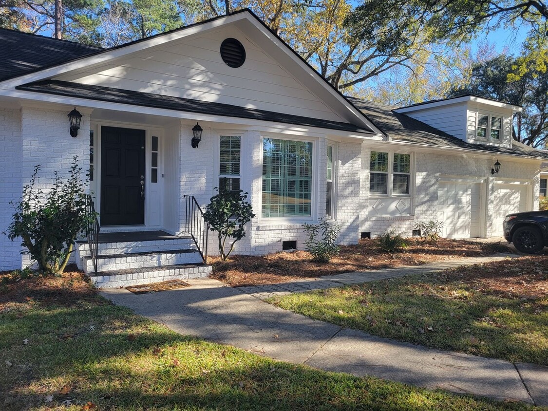 4 Bedroom 2 Bath Newly Renovated Home For House Rental in Hanahan, SC