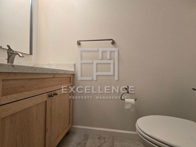 Building Photo - 1/1.5 Townhouse - Pets Negotiable, 1003SF,...