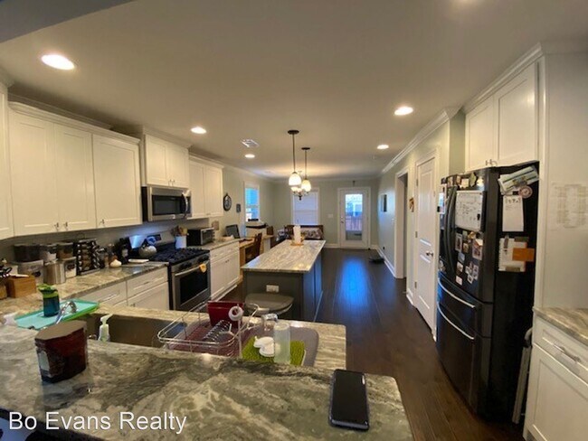 Building Photo - 4 br, 2.5 bath House - 1136 Benjamin Way