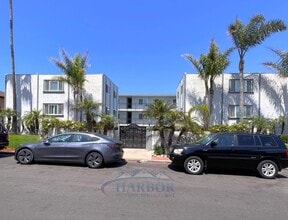 Building Photo - 163 Paseo De La Concha