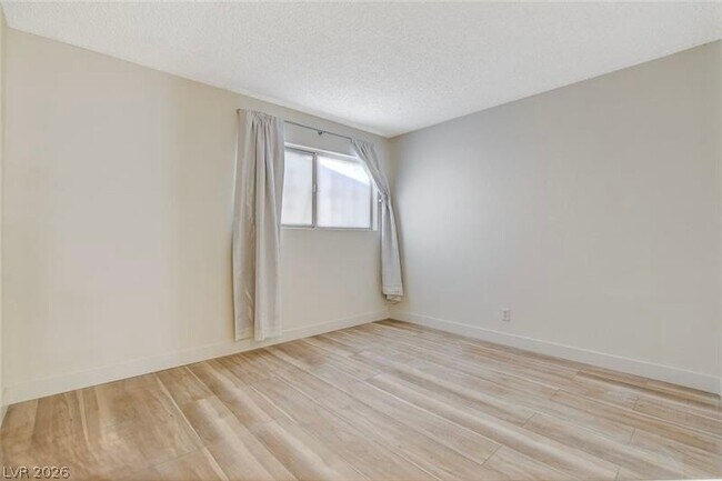 Foto del edificio - 3841 Daisy St