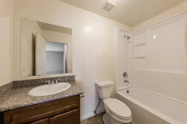 Foto del edificio - 5427 N Yale St
