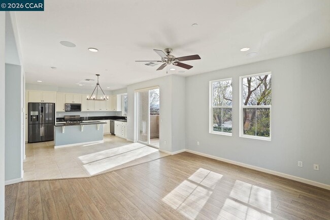 Building Photo - 207 Heligan Ln