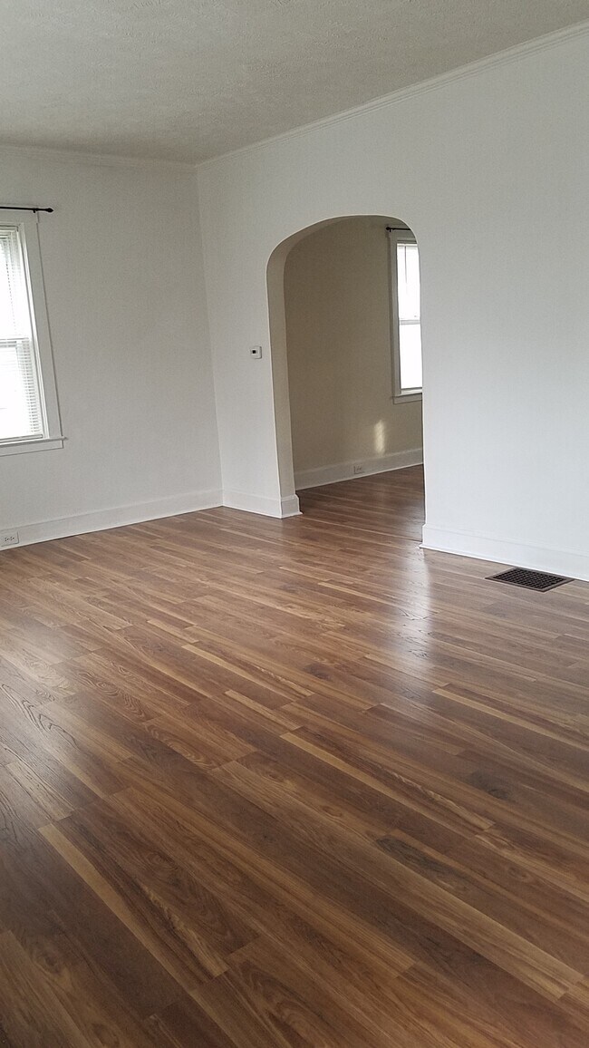 living room - 1813 W 13th St