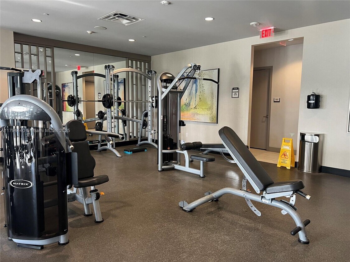 Foto principal - 5300 Paseo Blvd