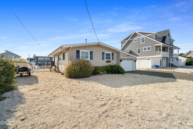 Foto del edificio - 825 Leeward Dr
