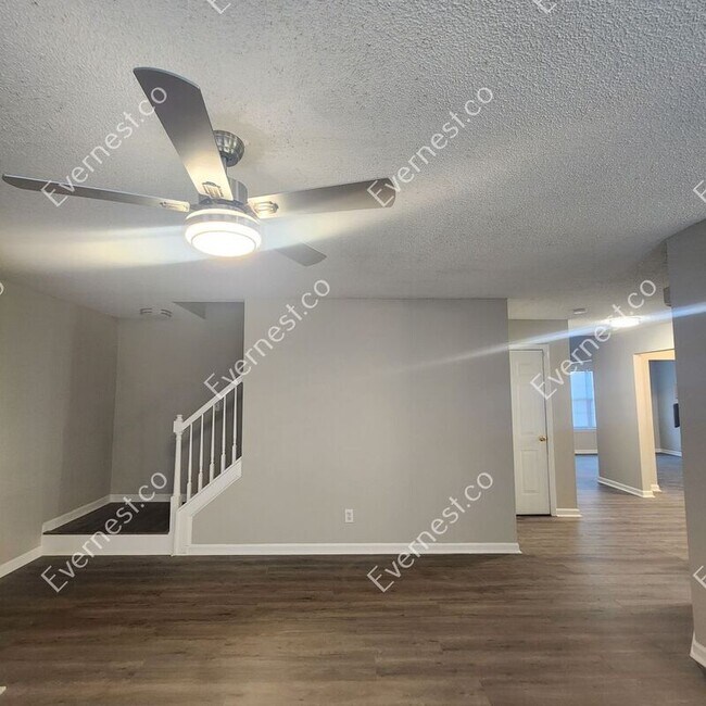 Foto del edificio - 3507 Devon Chase Rd