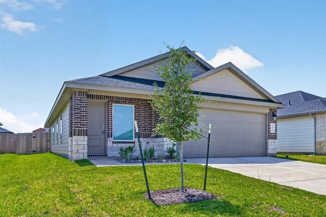 Building Photo - 3030 Lake Crest Dr
