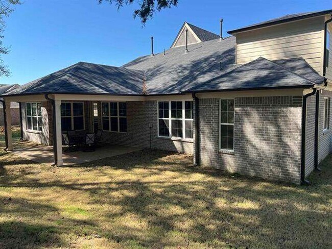 Building Photo - Beautiful 5-bedroom 3 full bath home in Oa...